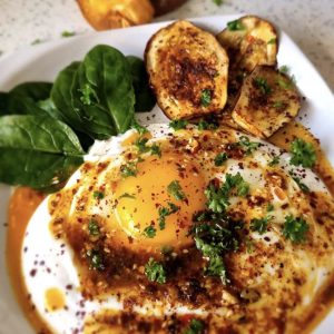 Eggs in a yoghurt sauce