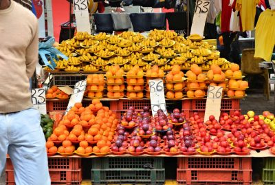 Fruit_vendor_in_Johannesburg