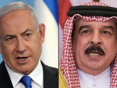 (COMBO) This combination of pictures created on September 12, 2020, shows (L) Israeli Prime Minister Benjamin Netanyahu in Jerusalem on August 13, 2020, and (R) Bahrain's King Hamad bin Isa Al Khalifa in the Saudi capital Riyadh on May 21, 2017. - Bahrain's contacts with Israel, thought to have started discreetly in the 1990s, accelerated in recent years towards the historic agreement to establish diplomatic relations announced on September 11. 2020. Bahrain is the second Gulf state to announce a normalisation deal in the space of a month, following in the footsteps of its neighbour the United Arab Emirates, which agreed an accord seen as a "betrayal" by Palestinians longing for an independent state. (Photos by Abir SULTAN and Mandel NGAN / various sources / AFP)
